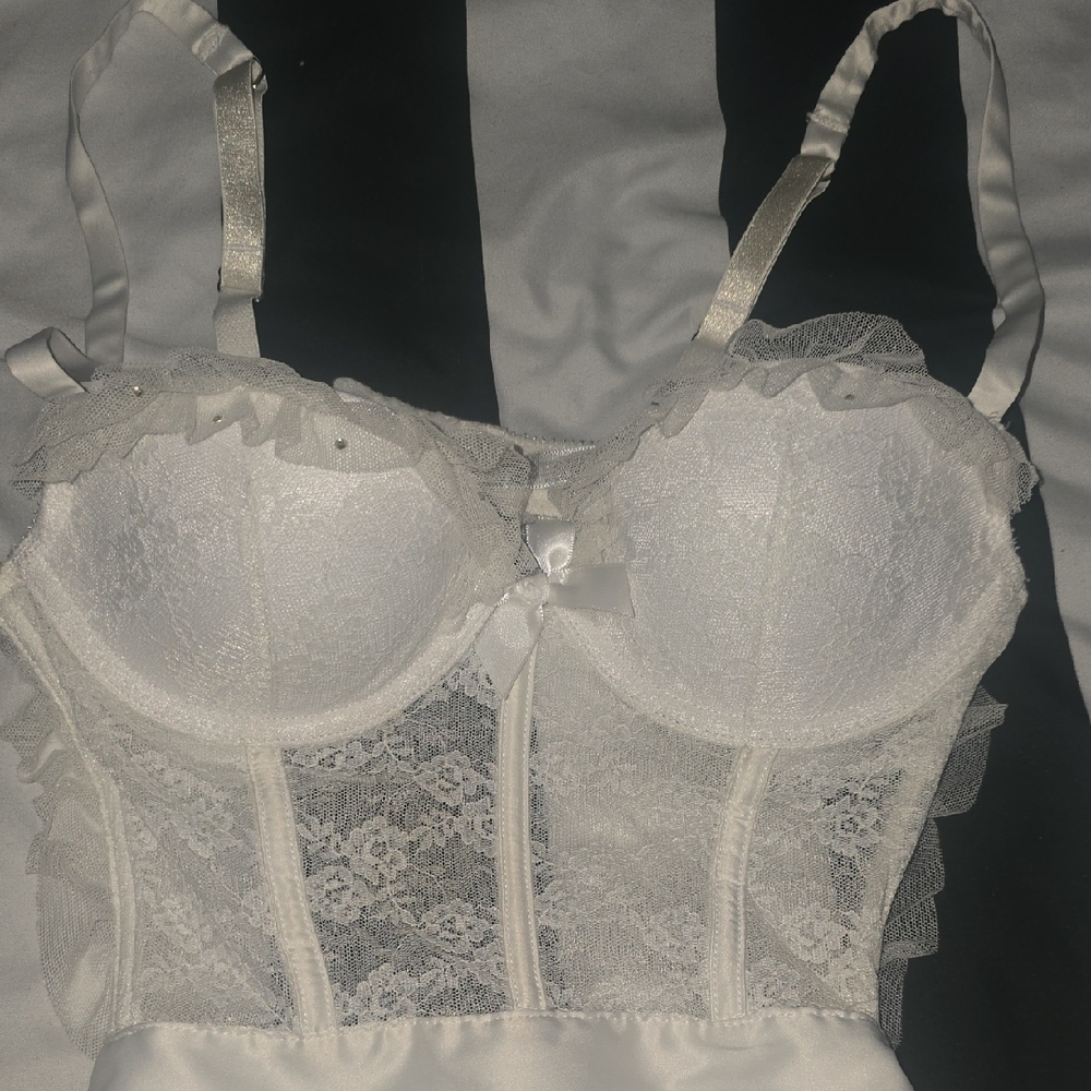 Victoria Secret I DO Elegant White Lace & Rhinestone Trim Bustier (NWOT)(34B) 🤍 - Picture 2 of 8